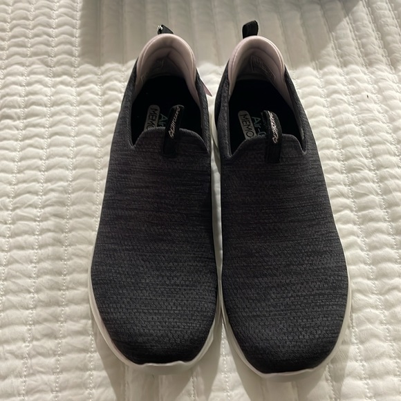 New Skechers memory foam - Picture 4 of 10